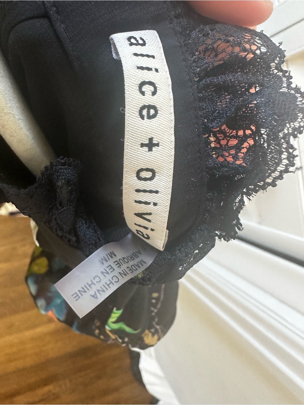 Alice + Olivia Black Multicolor Floral & Butterfly Cropped Blouse - Picture 4 of 8